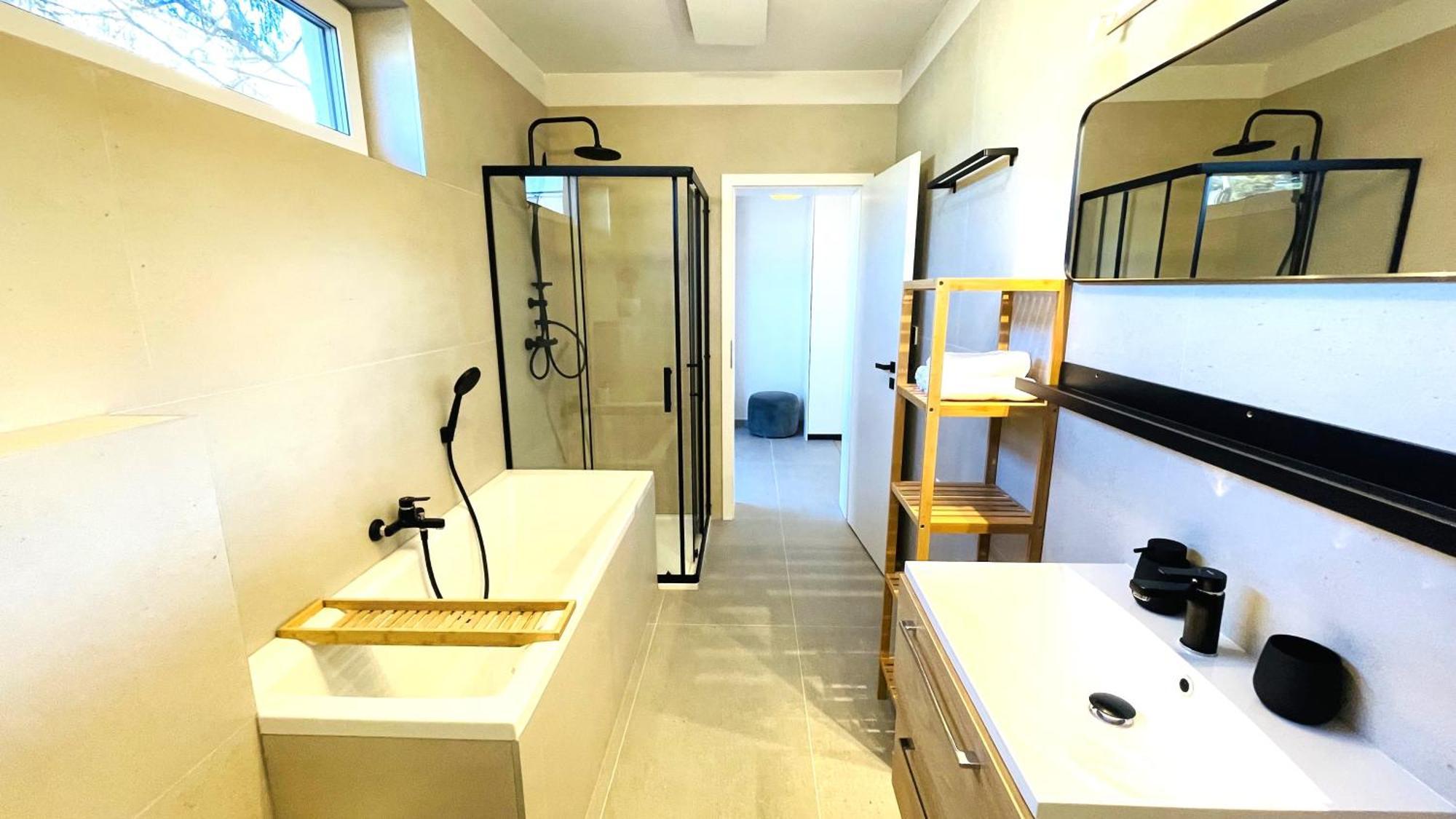 House Flow, 3 Room, Free 2 Parking براتسيلافا المظهر الخارجي الصورة