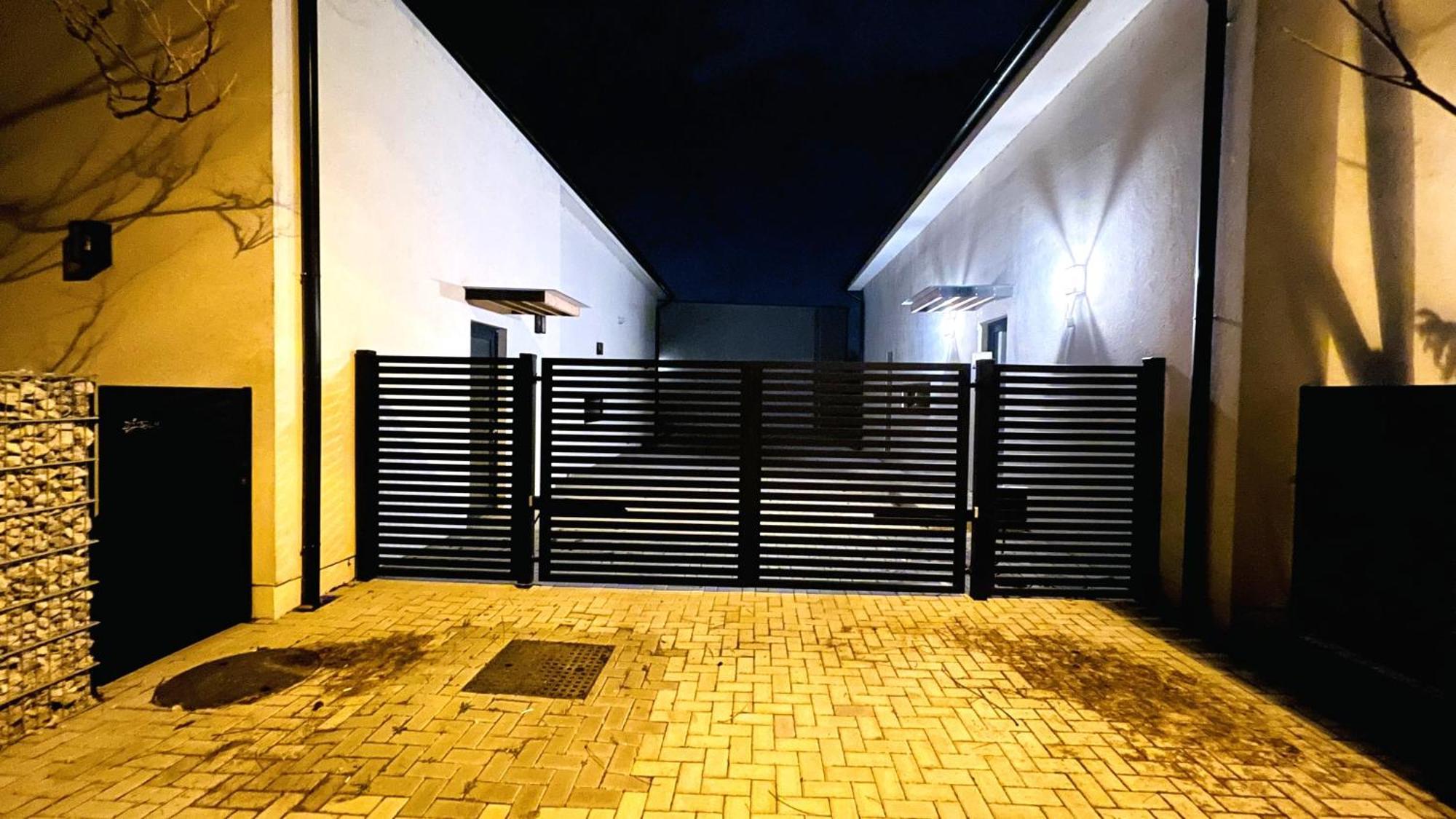House Flow, 3 Room, Free 2 Parking براتسيلافا المظهر الخارجي الصورة