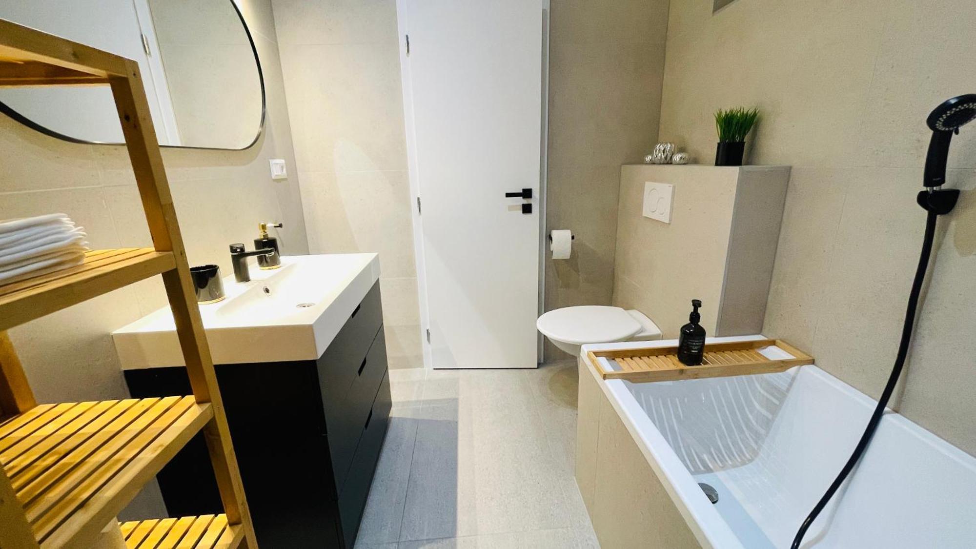 House Flow, 3 Room, Free 2 Parking براتسيلافا المظهر الخارجي الصورة