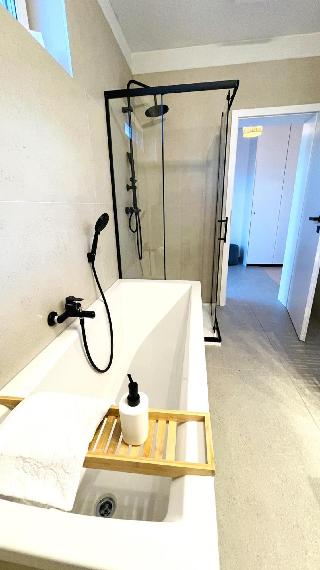 House Flow, 3 Room, Free 2 Parking براتسيلافا المظهر الخارجي الصورة